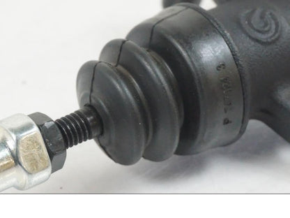 Höger sida på Bromshuvudcylinder från en KTM 1290 Super Duke R EVO -2023 motorcykel.