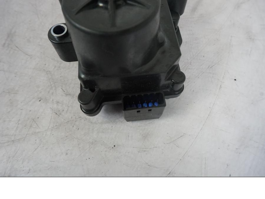 Extrabild1 på Avgasspjällmotor från en KTM 1290 Super Duke R -2021 motorcykel.