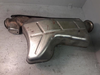 Höger sida på Mellanburk från en KTM 1290 Super Duke -2016 motorcykel.