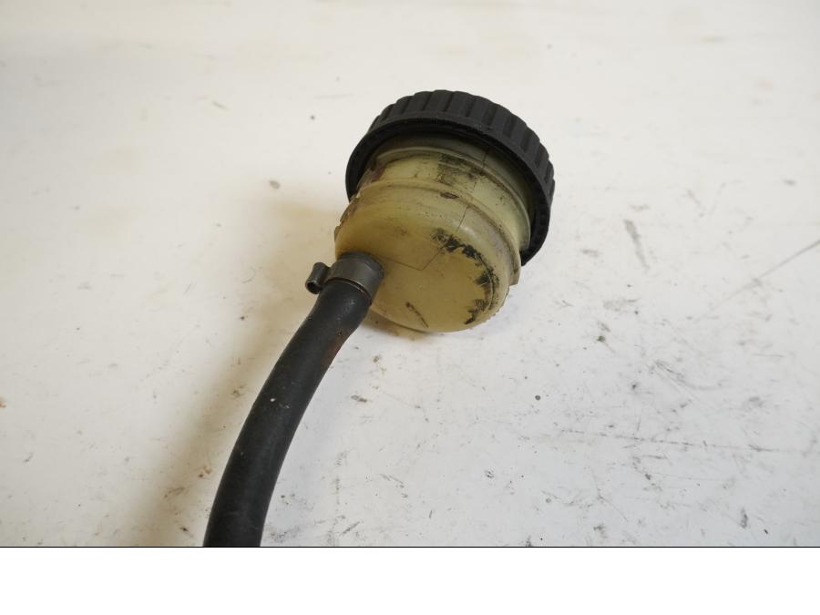 Vänster sida på Bromshuvudcylinder från en BMW R 1100 RS -1997 motorcykel.