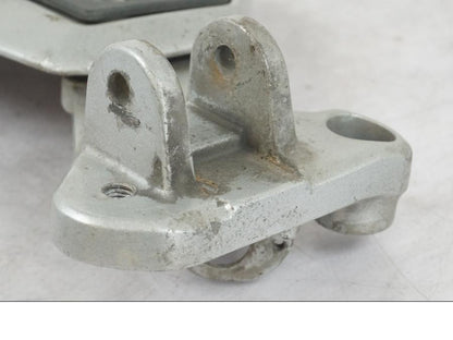 Baksidan på Fotpinnefäste från en Triumph Tiger Explorer -2013 motorcykel.