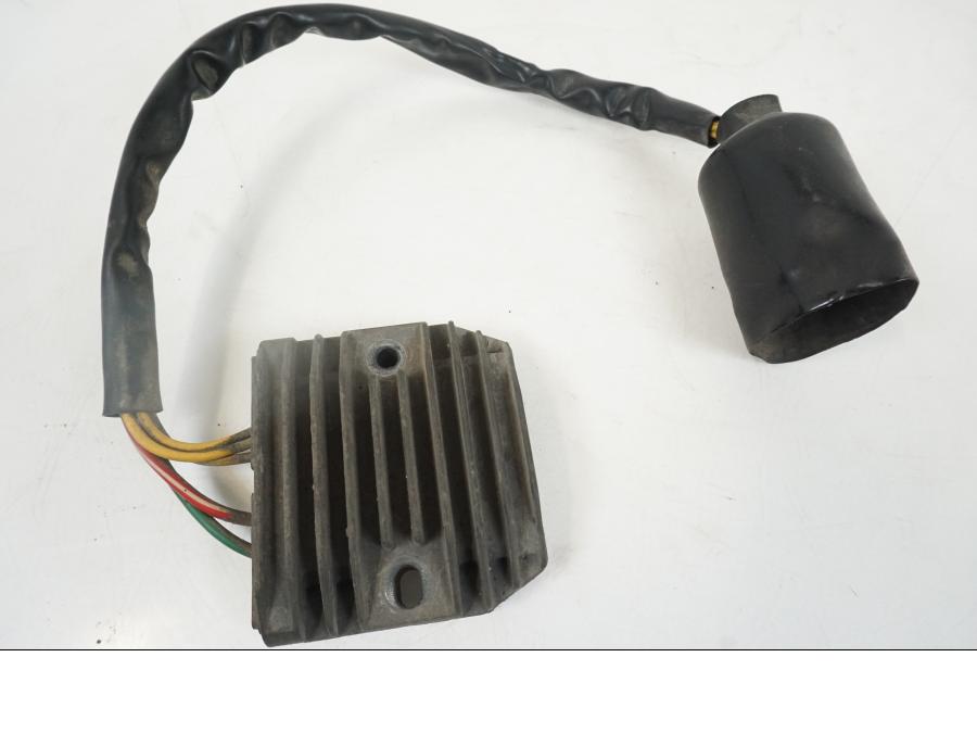 Framsidan på Likriktare från en Honda XL 1000 V -2008 motorcykel.