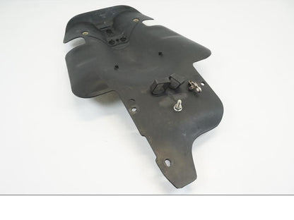 Snett nerifrån på Undertail från en Ducati 748 -1999 motorcykel.