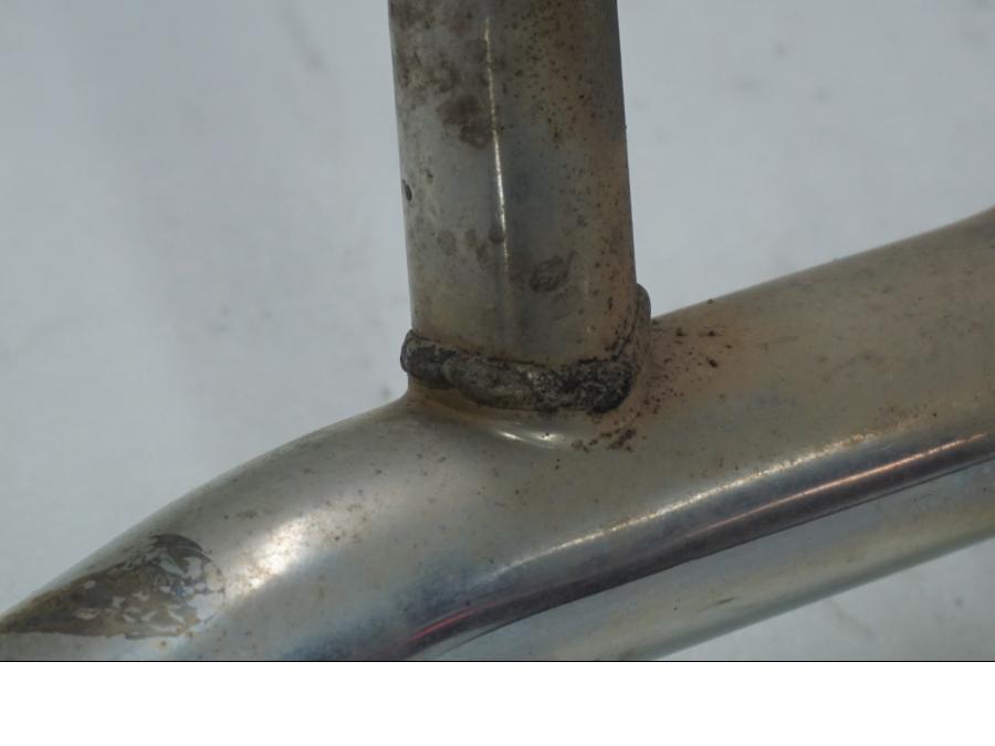 Vänster sida på Grenrör från en Triumph Thunderbird 900 -2000 motorcykel.