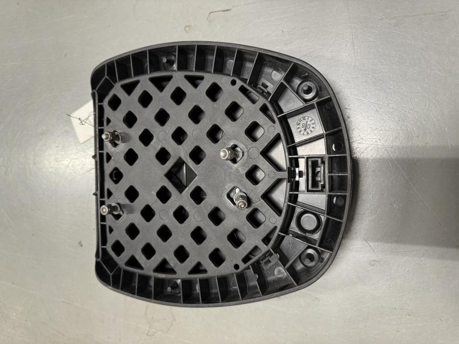 Baksidan på Topboxplatta från en Suzuki DL 1000 -2003 motorcykel.