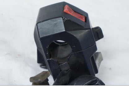 Vänster sida på Styrelreglage från en Yamaha FJ 1200 -1986 motorcykel.