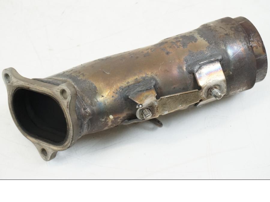 Baksidan på Grenrör från en Ducati Streetfighter S -2011 motorcykel.