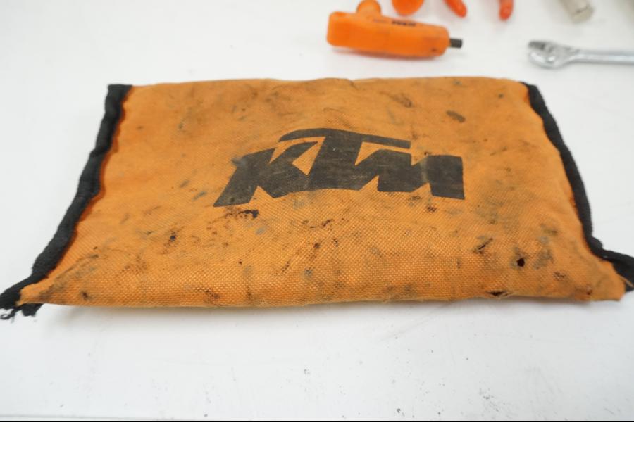 Extrabild2 på Verktyg från en KTM 990 SM -2009 motorcykel.