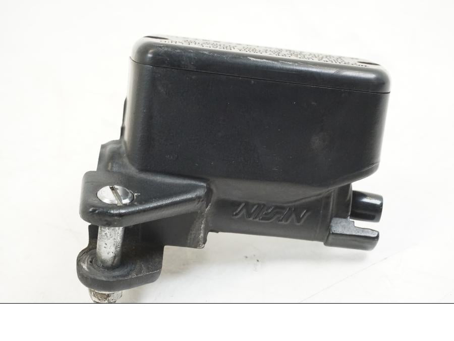 Snett uppifrån på Bromshuvudcylinder från en Honda VFR 800 -2003 motorcykel.