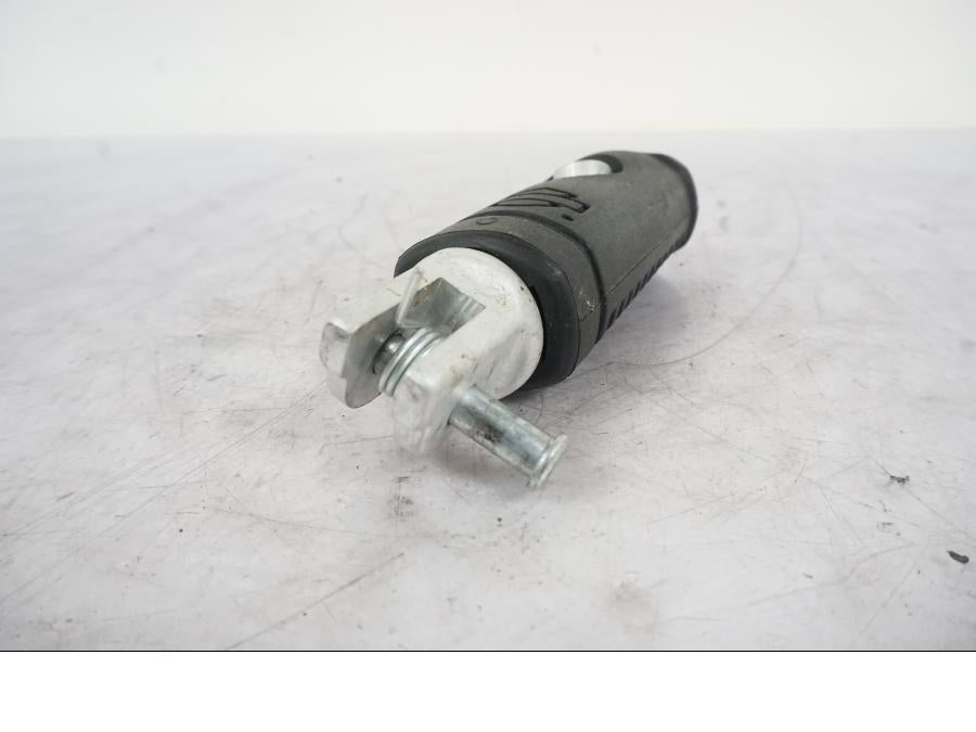 Snett uppifrån på Fotpinne från en H-D Softail Sport Glide FLSB -2022 motorcykel.