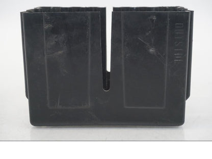 Vänster sida på Batterihållare från en Honda CB 750 -2002 motorcykel.