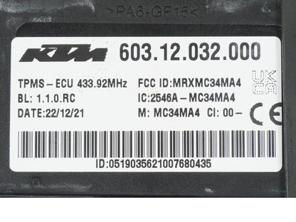 Snett nerifrån på RDC Styrenhet från en KTM 1290 Super Duke R -2022 motorcykel.