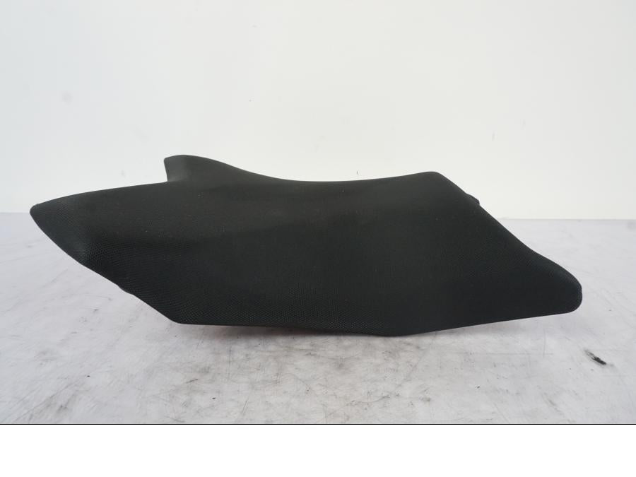 Baksidan på Sadel från en Kawasaki Z 800 -2014 motorcykel.