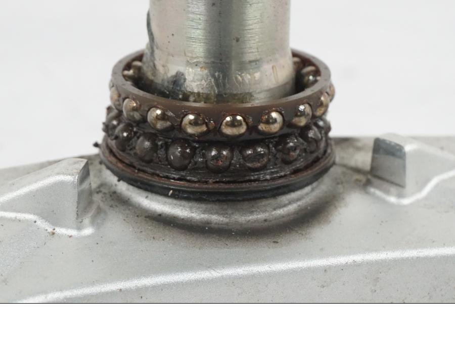 Höger sida på Gaffelkrona från en MV Agusta Dragster -2014 motorcykel.