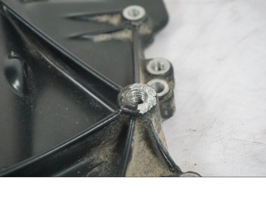 Höger sida på Oljetråg från en BMW F 850 GS -2024 motorcykel.