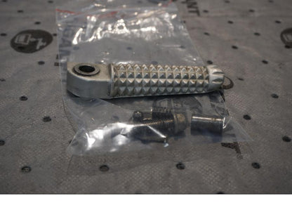 Framsidan på Fotpinne från en Yamaha YZF 1000 R1 -2001 motorcykel.