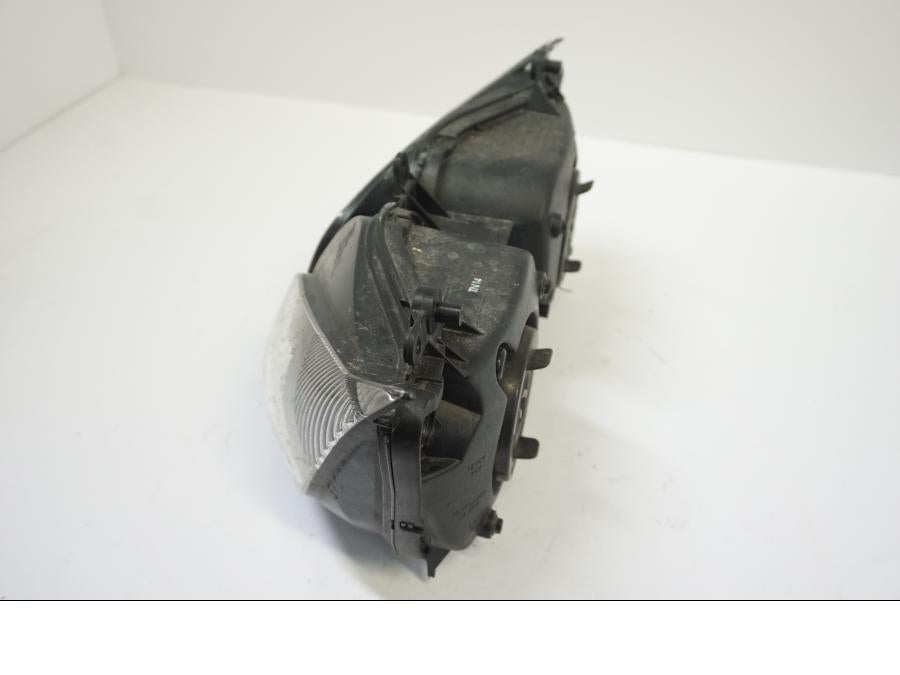 Baksidan på Strålkastare från en Yamaha FZ1-SA -2007 motorcykel.