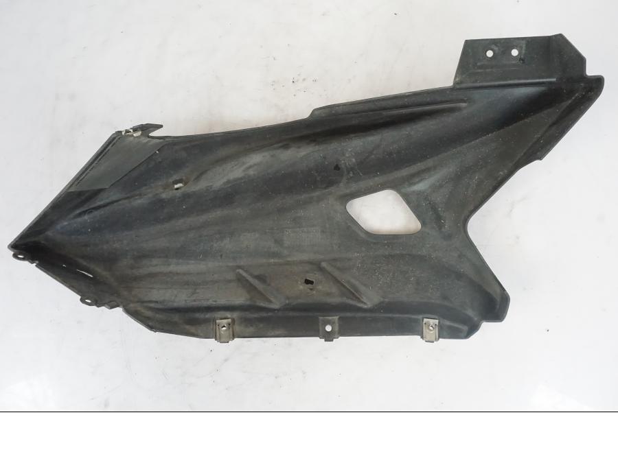 Snett nerifrån på Sidkåpa från en Yamaha YZF-R 125 -2008 motorcykel.