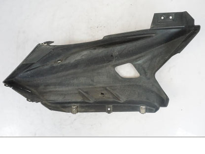 Snett nerifrån på Sidkåpa från en Yamaha YZF-R 125 -2008 motorcykel.