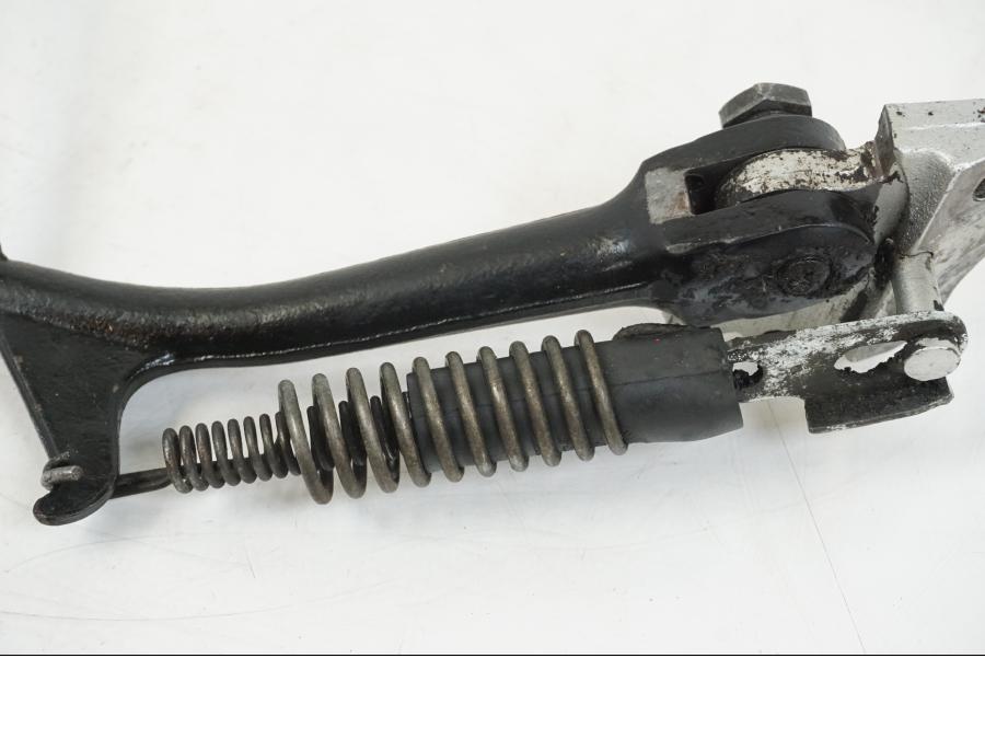 Baksidan på Sidostöd från en Yamaha FZR 1000 -1990 motorcykel.