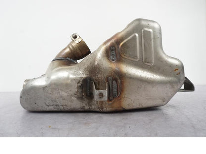 Snett nerifrån på Mellanburk från en Ducati Multistrada V4 -2024 motorcykel.