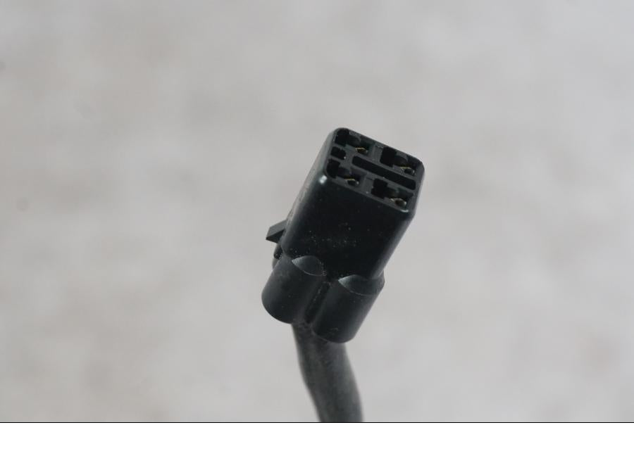 Snett nerifrån på Lambdasond från en Ducati Multistrada V4 -2024 motorcykel.