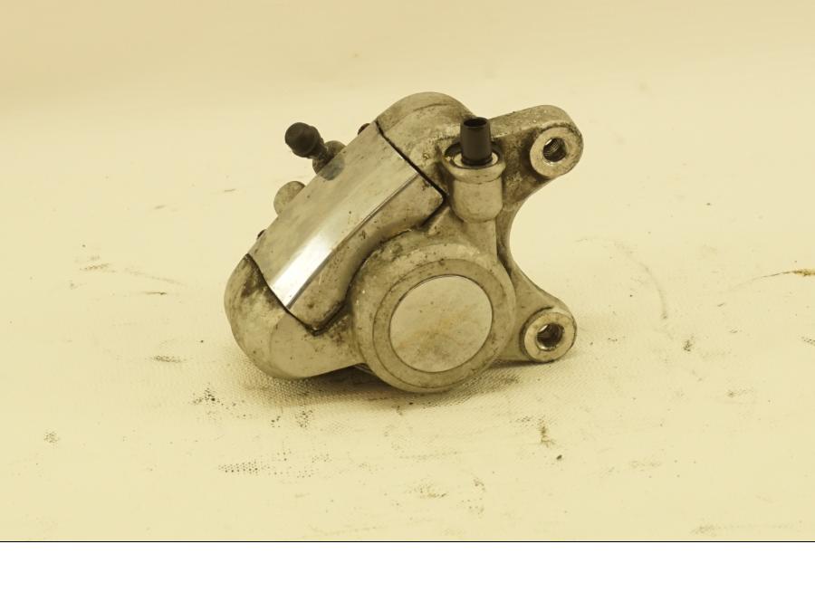 Framsidan på Bromsok från en Suzuki VS 1400 -2001 motorcykel.