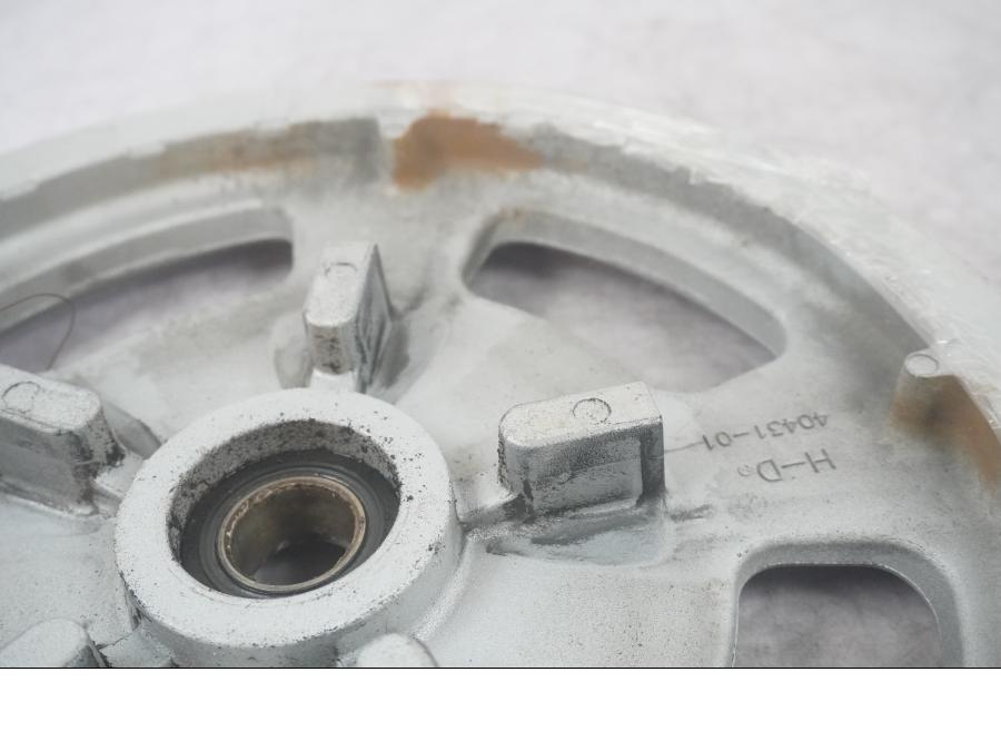 Vänster sida på Remdrev från en H-D V-Rod 1130 -2005 motorcykel.