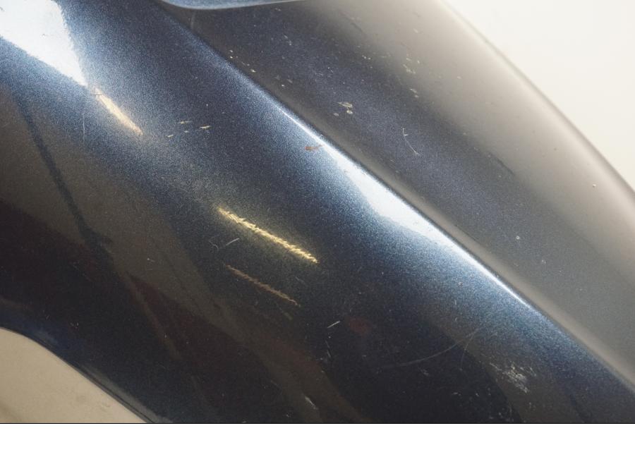 Baksidan på Framskärm från en BMW K 1200 LT -2004 motorcykel.