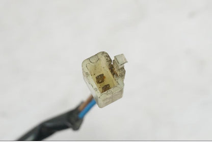 Snett nerifrån på Bromsljuskontakt från en Triumph Daytona 955I -2000 motorcykel.