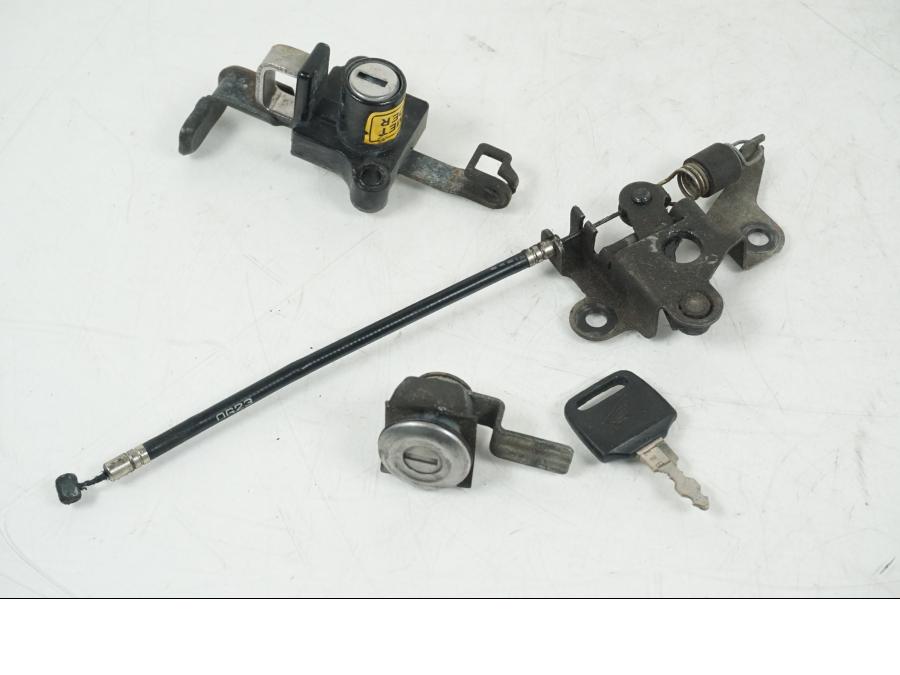 Framsidan på Låssats från en Honda NSR 125 -1991 motorcykel.