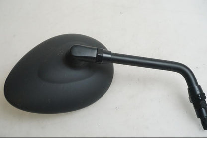 Höger sida på Backspegel från en Indian Chieftain Dark Horse -2019 motorcykel.