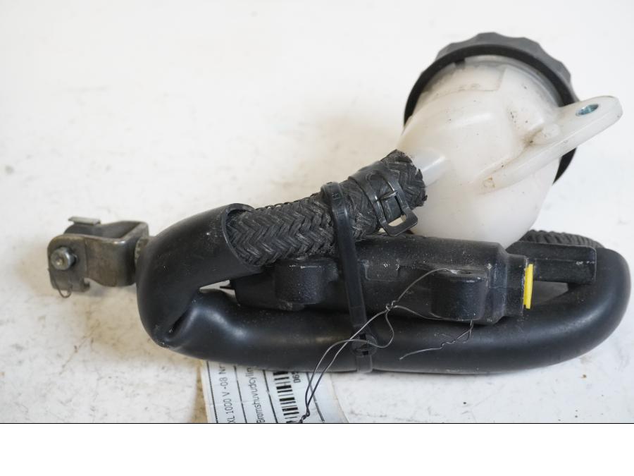 Baksidan på Bromshuvudcylinder från en Honda XL 1000 V -2008 motorcykel.