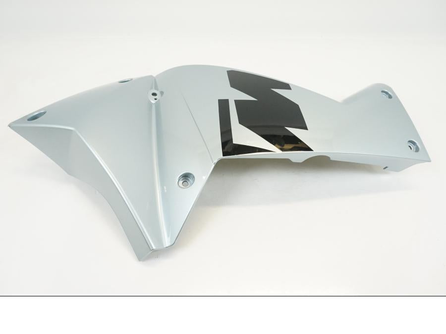 Baksidan på Sidkåpa från en KTM 950 Adventure -2004 motorcykel.