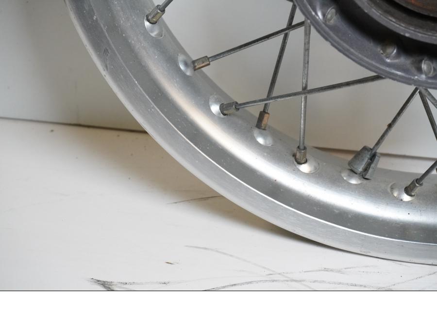 Extrabild1 på Fälg från en Honda NX 250 -1990 motorcykel.