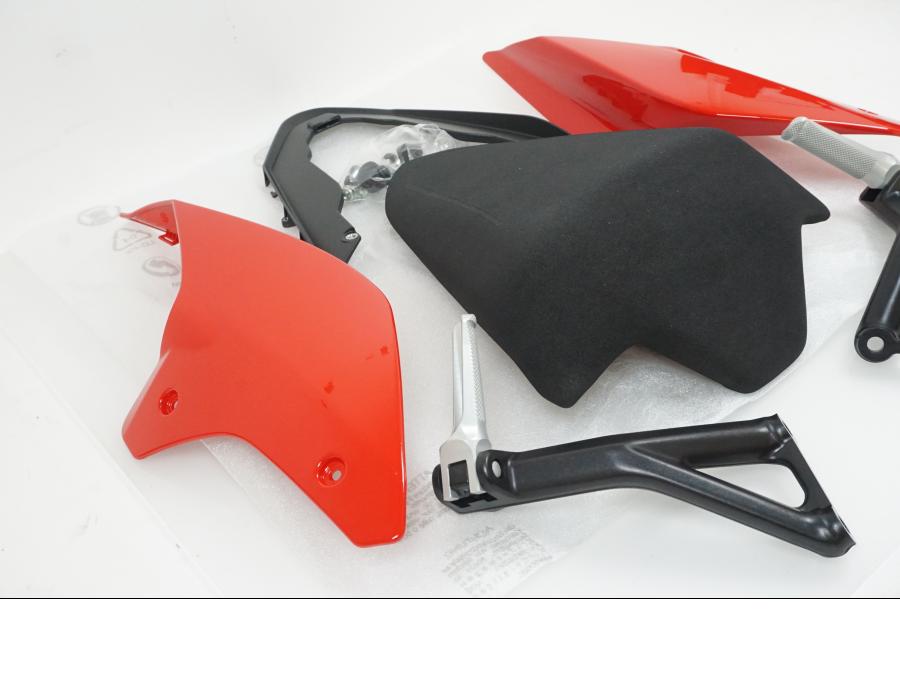 Höger sida på Bakvinge från en Ducati Panigale V4S -2022 motorcykel.