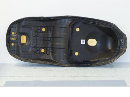 Extrabild1 på Sadel från en Honda SH 300 A -2011 scooter.