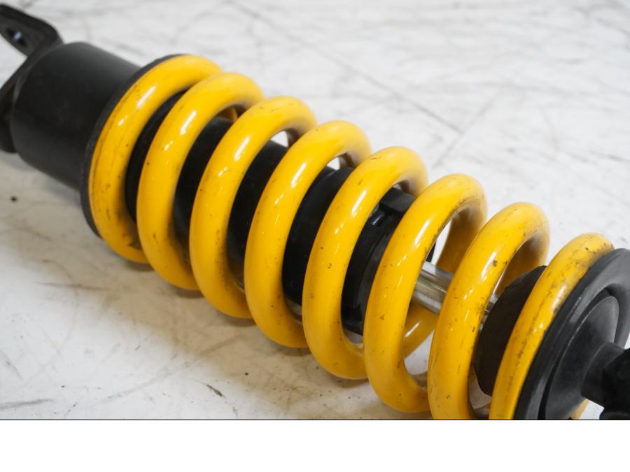 Höger sida på Stötdämpare från en Yamaha YZF-R 125 -2010 motorcykel.