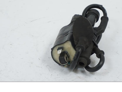 Snett nerifrån på Tändspole från en Honda VT 600 C -1995 motorcykel.