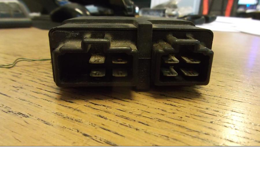 Höger sida på CDI / ECU från en Suzuki RF 600 R -1993 motorcykel.