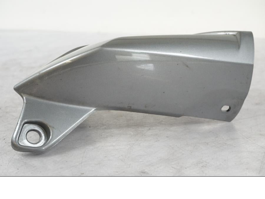 Baksidan på Toppkåpa från en Triumph Tiger Explorer -2013 motorcykel.