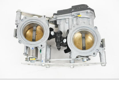 Snett uppifrån på Spjällhus från en KTM 1290 Super Adventure S -2022 motorcykel.