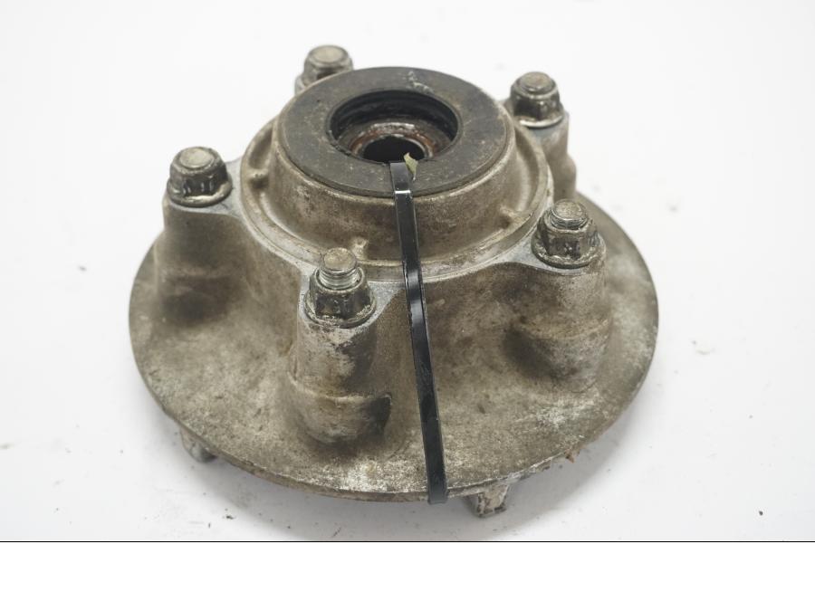 Framsidan på Drevfäste från en Suzuki VZ 800 -1998 motorcykel.