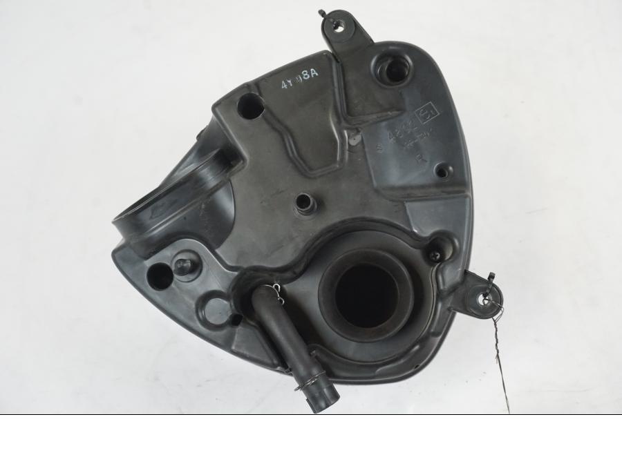 Extrabild2 på Luftburk från en Suzuki VZR 1800 -2009 motorcykel.