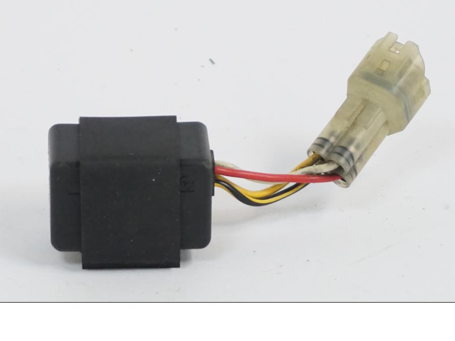 Baksidan på Bensinpumpsrelä från en Kawasaki VN 1500 -2002 motorcykel.