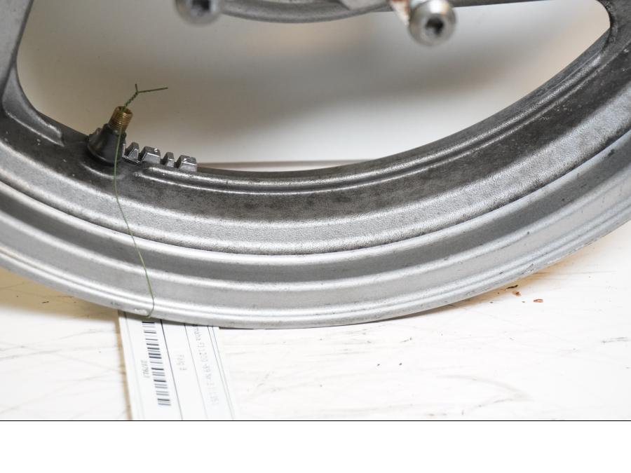 Extrabild4 på Fälg från en Yamaha FJ 1200 -1989 motorcykel.