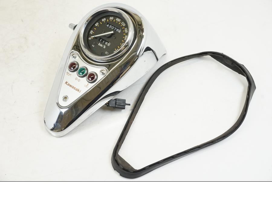Framsidan på Instrumentpanel från en Kawasaki VN 800 -2000 motorcykel.