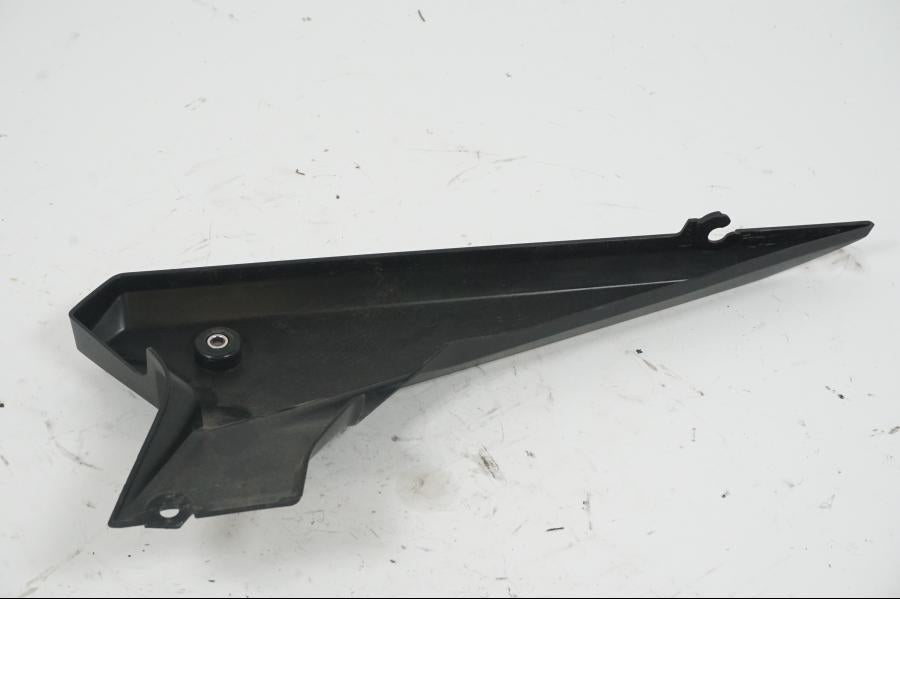 Snett uppifrån på Sidopanel från en Yamaha XJ 6 -2011 motorcykel.