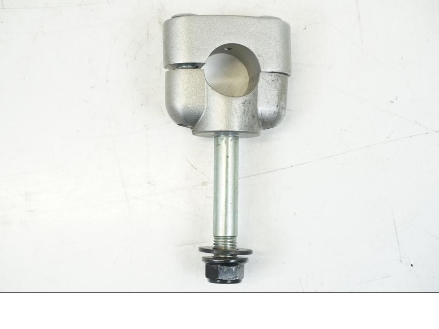 Framsidan på Styrfäste från en Yamaha WR 125 -2011 motorcykel.