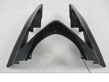 Vänster sida på Toppkåpa från en Kawasaki ER-6N ABS -2010 motorcykel.